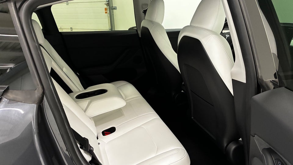Tesla Model Y RWD 5d