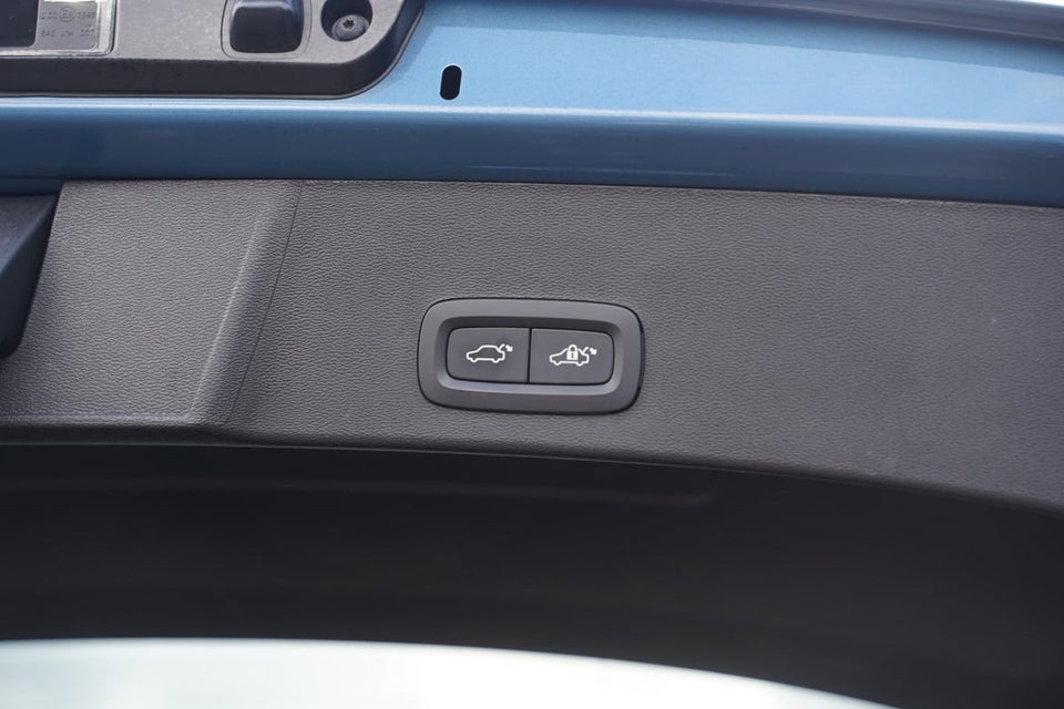 Volvo EX40 Twin Performance Plus 5d