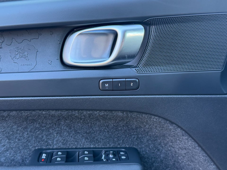 Volvo XC40 ReCharge Extended Range Plus 5d