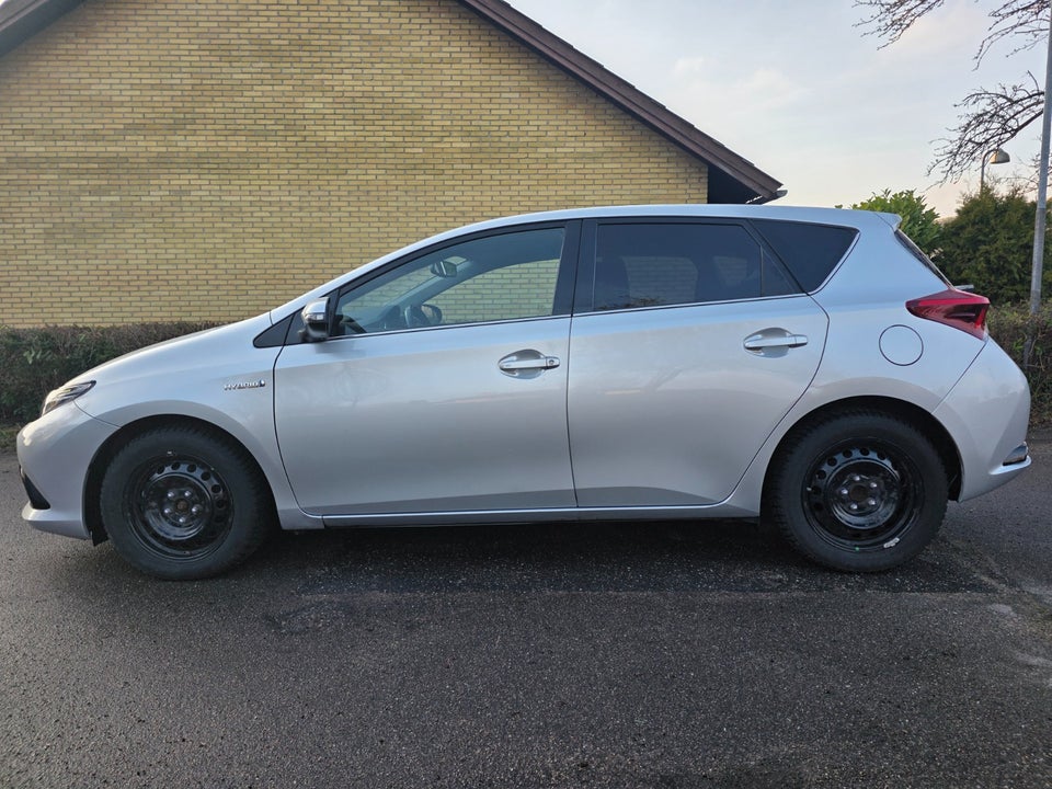 Toyota Auris 1,8 Hybrid H2 Selected CVT 5d