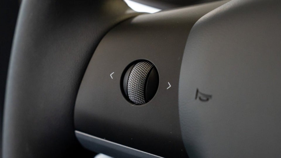 Tesla Model Y Long Range AWD 5d