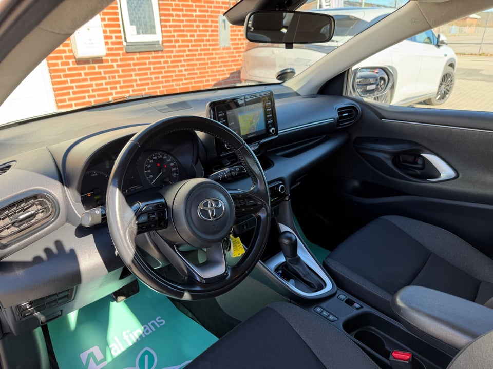 Toyota Yaris 1,5 Hybrid H3 e-CVT 5d