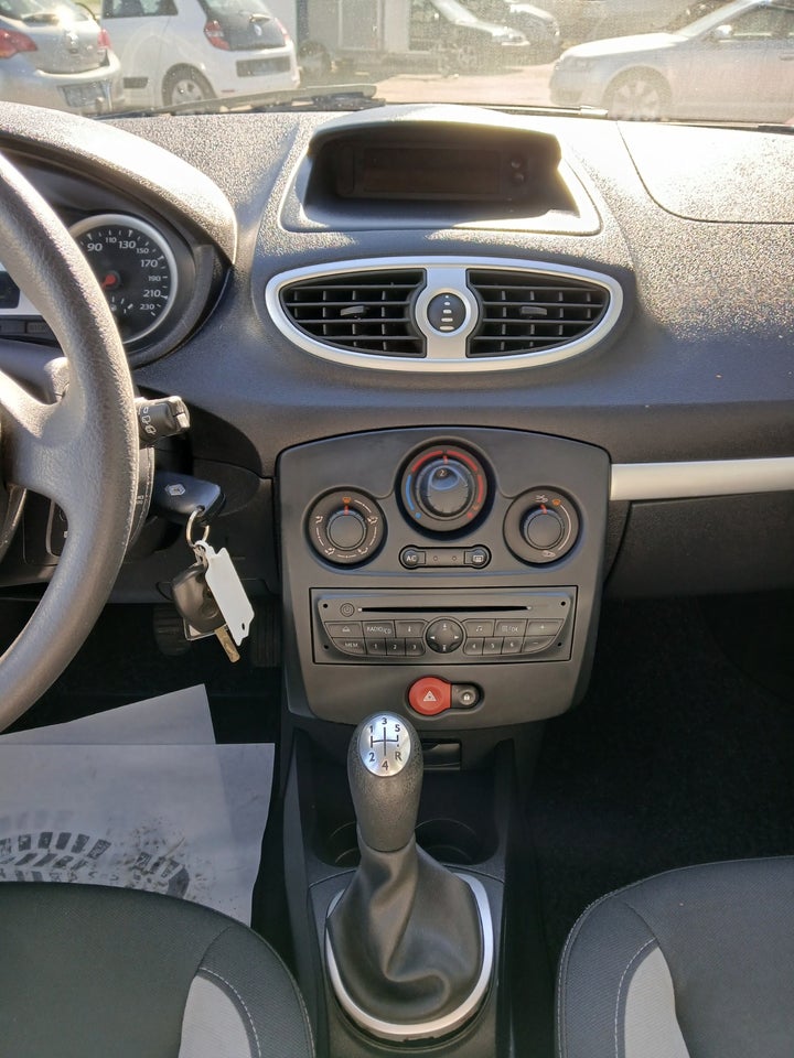 Renault Clio III 1,5 dCi 65 Expression 5d