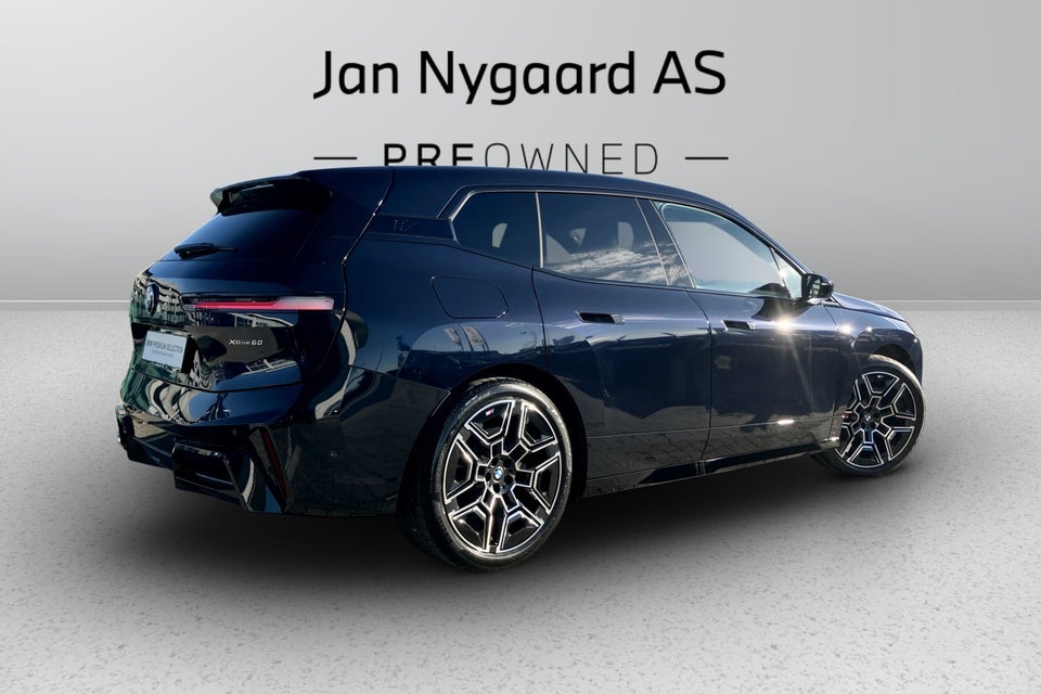 BMW iX xDrive60 Fully Charged 5d