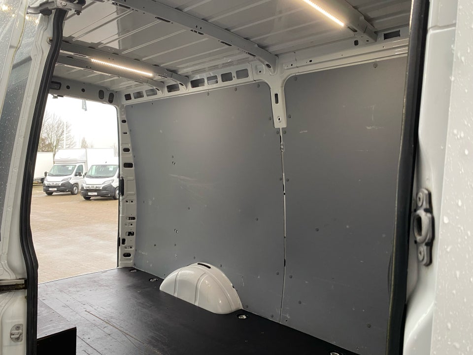 Iveco Daily 3,0 35S21 12m³ Van AG8