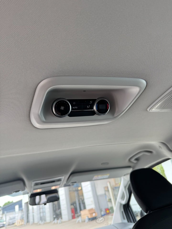 VW e-Caravelle 71 Life LWB