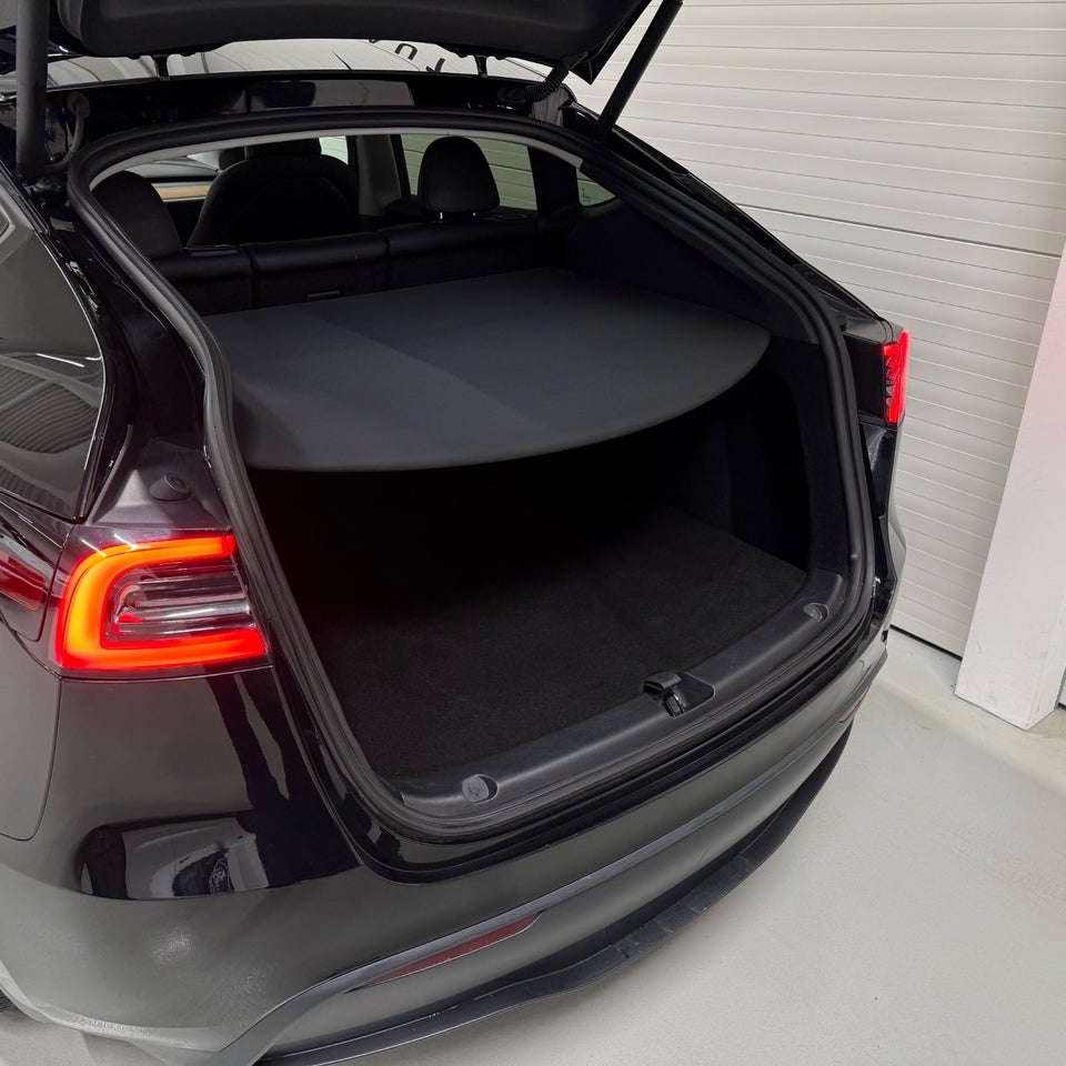 Tesla Model Y Long Range AWD 5d