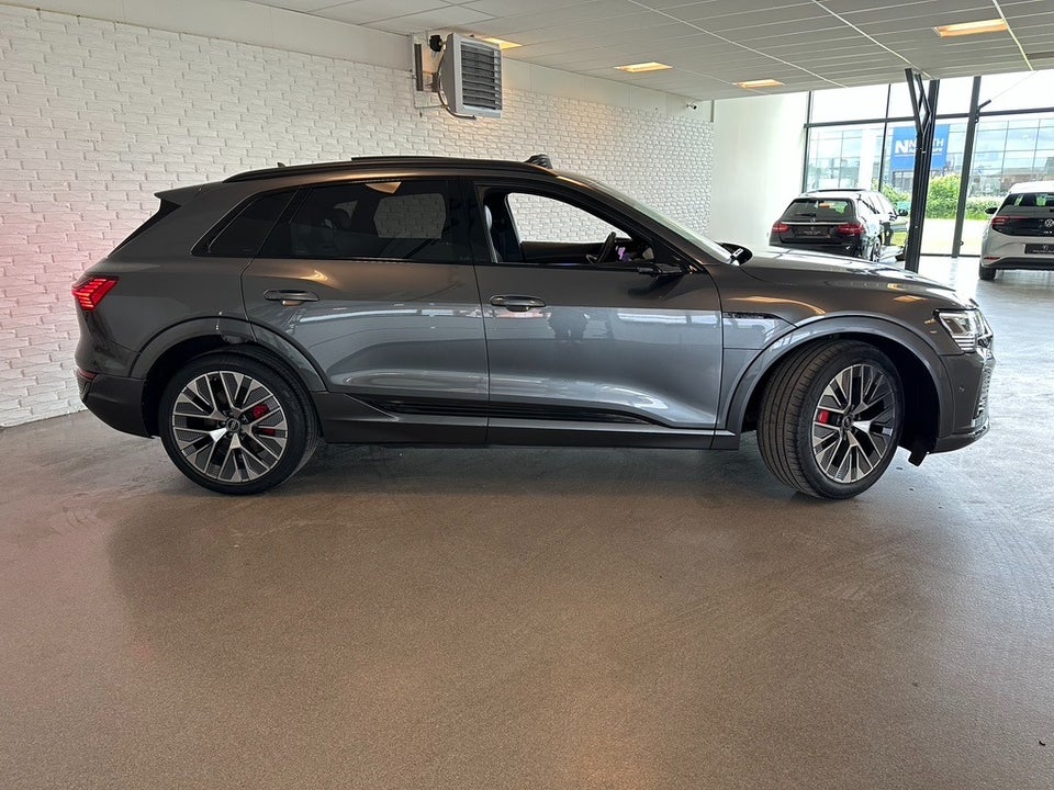 Audi Q8 e-tron 55 S-line quattro 5d