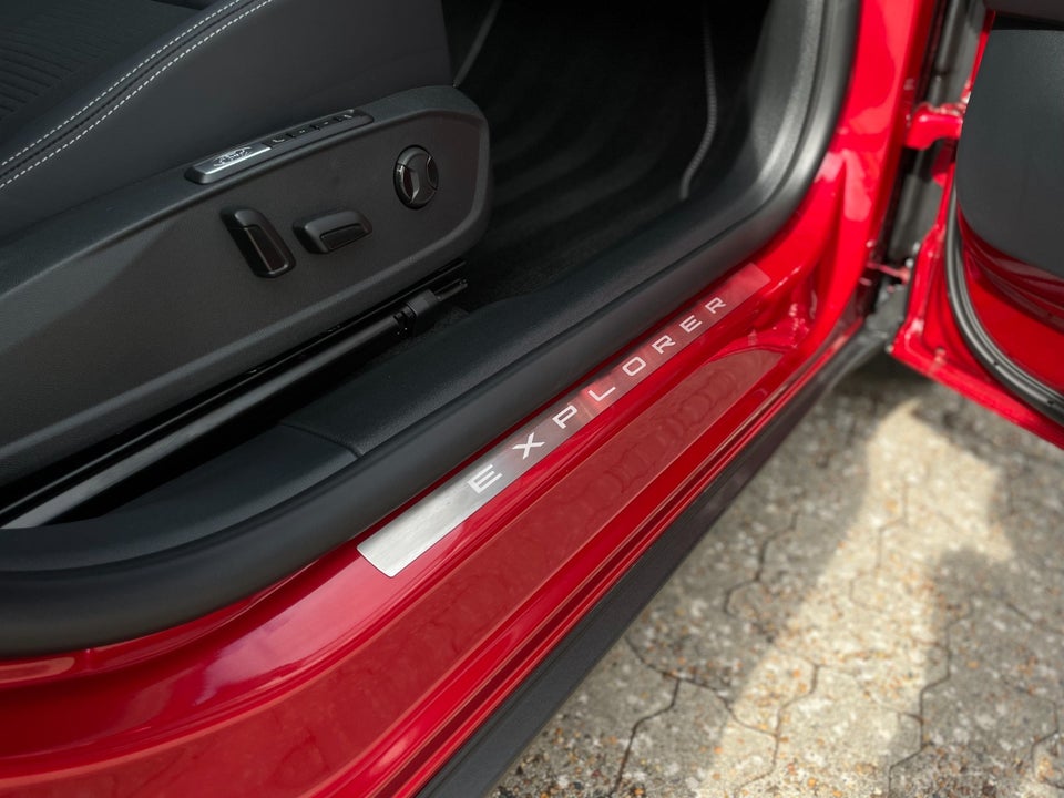 Ford Explorer 84 Premium Extended Range AWD 5d