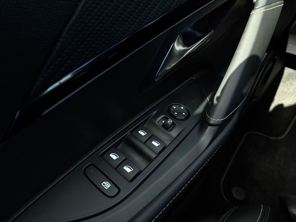 Peugeot e-208 54 GT 5d