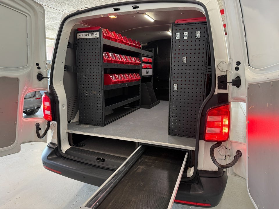 VW Transporter 2,0 TDi 102 Kassevogn kort