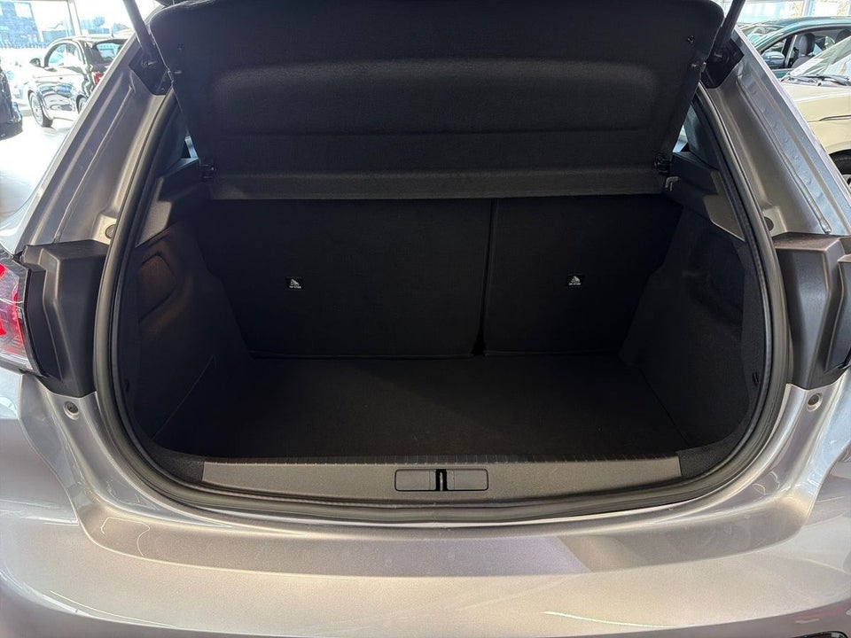 Peugeot e-208 50 GT 5d