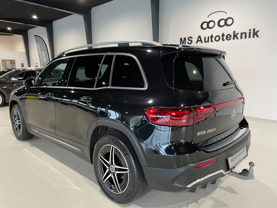Mercedes EQB250+ AMG Line 5d