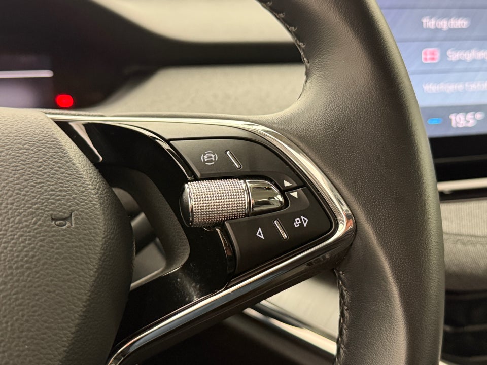 Skoda Enyaq 50 iV Loft 5d