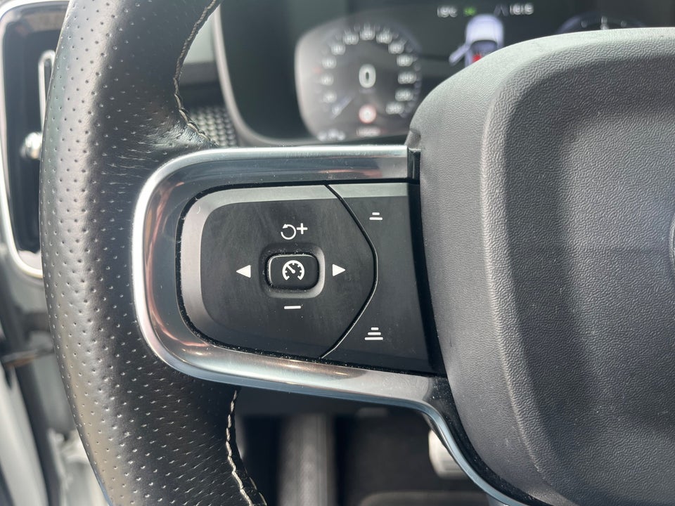 Volvo XC40 2,0 D4 190 R-Design aut. AWD 5d