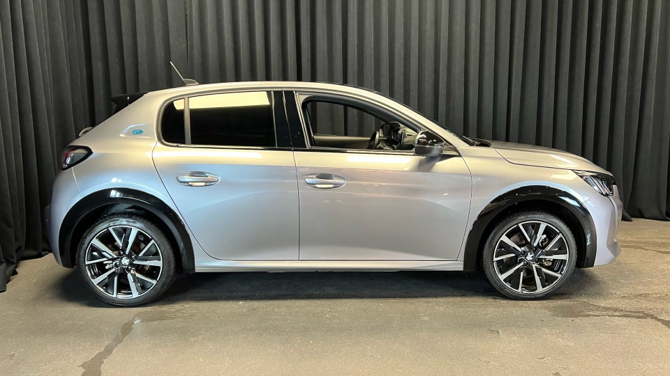 Peugeot e-208 50 GT 5d