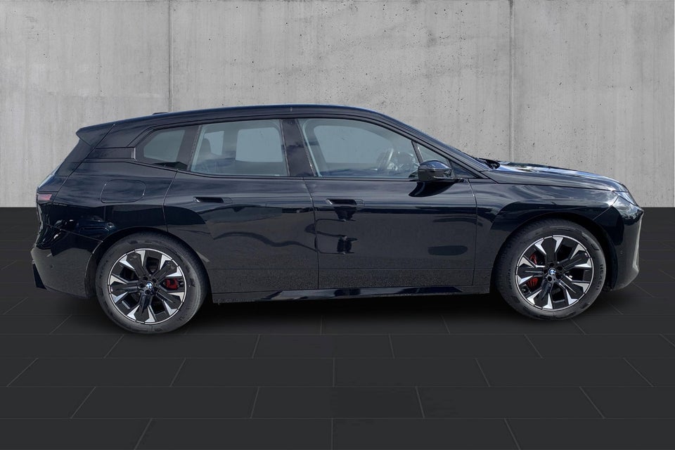 BMW iX xDrive60 Fully Charged 5d