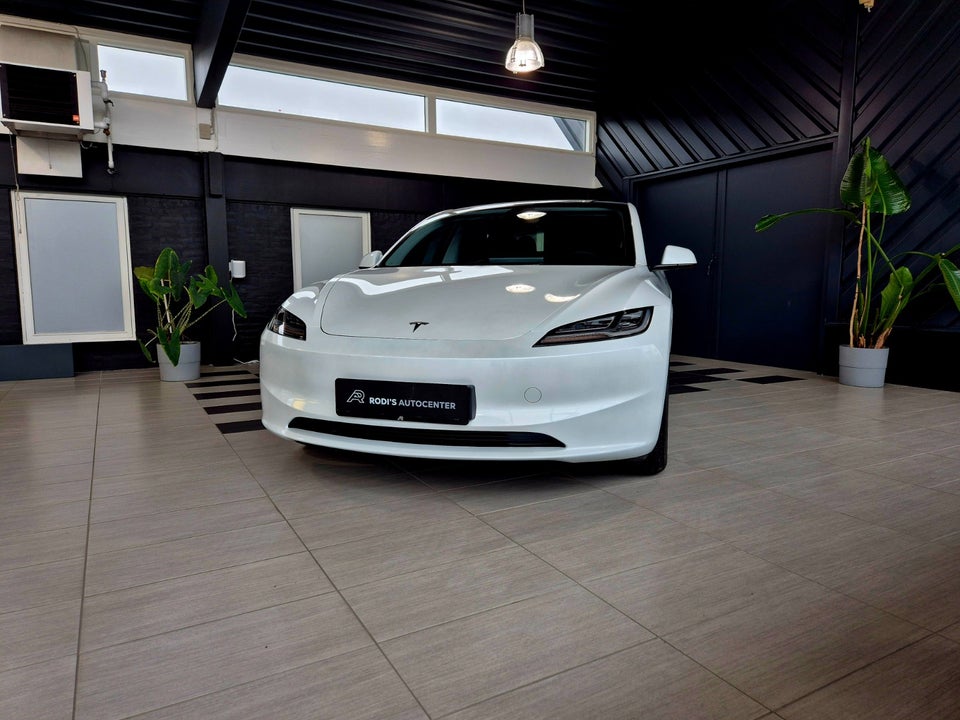 Tesla Model 3 RWD 4d