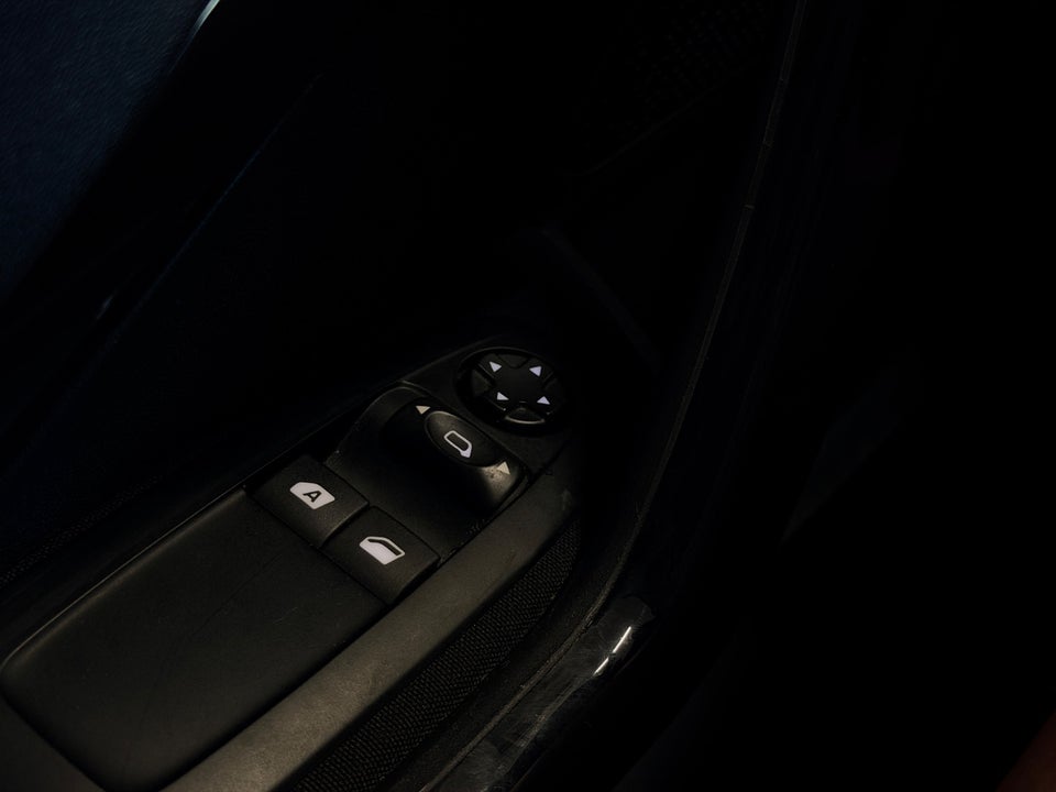Peugeot 208 1,6 BlueHDi 100 Allure Sky 5d