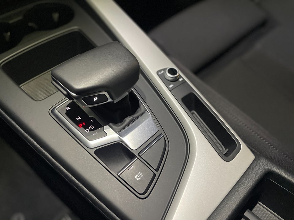 Audi A4 40 TFSi Prestige Avant S-tr. 5d