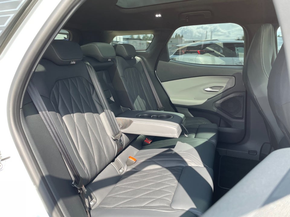 Ford Explorer 84 Premium Extended Range AWD 5d