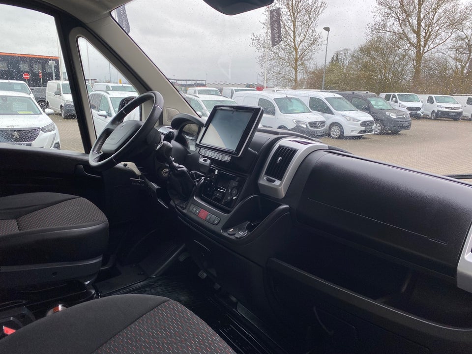 Peugeot Boxer 335 2,2 BlueHDi 165 L2H2 Ultimate