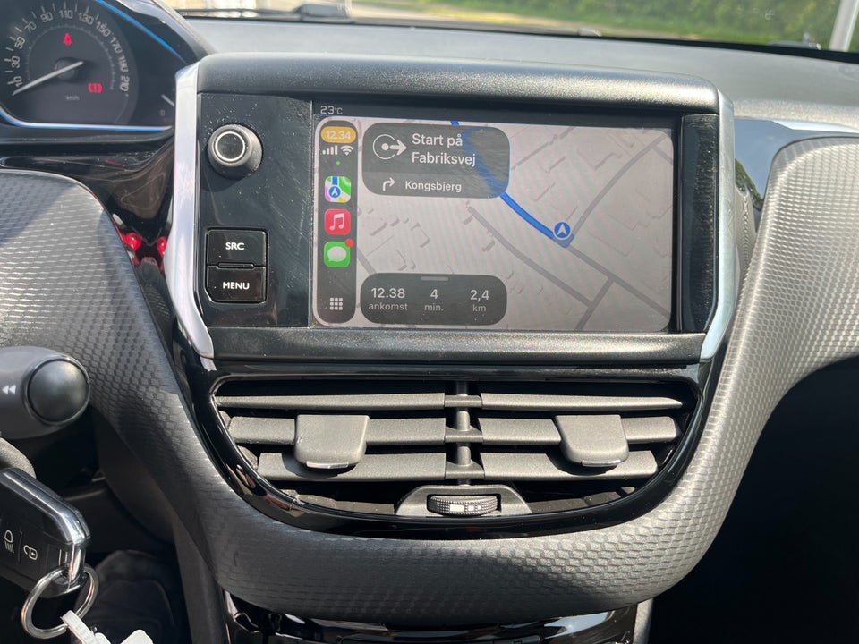 Peugeot 2008 1,6 BlueHDi 100 Allure Sky 5d