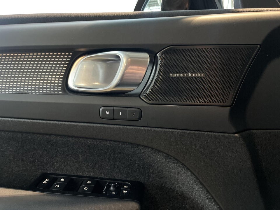 Volvo XC40 P6 ReCharge Pro 5d