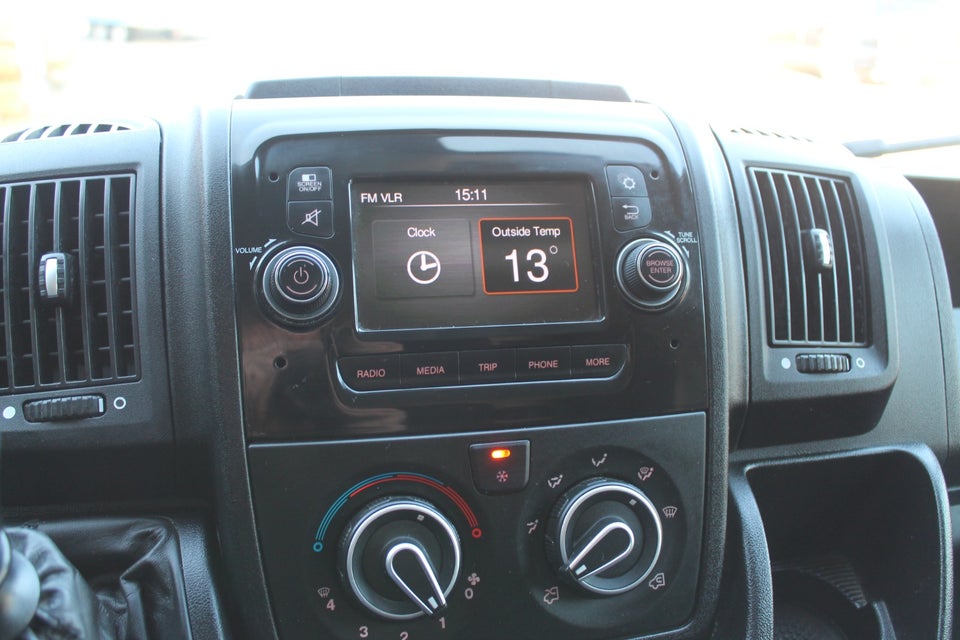 Peugeot Boxer 333 2,2 BlueHDi 140 L3H2 Premium