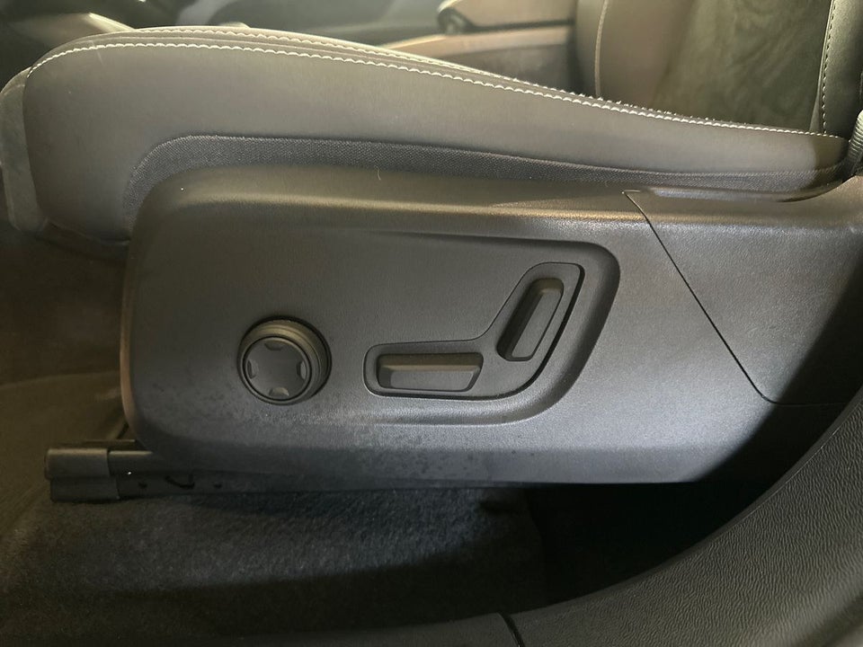 Volvo XC40 P6 ReCharge Pro 5d