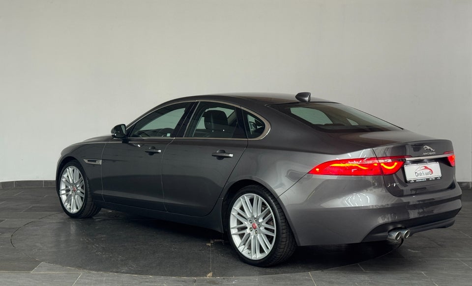 Jaguar XF 2,0 D180 Prestige aut. 4d