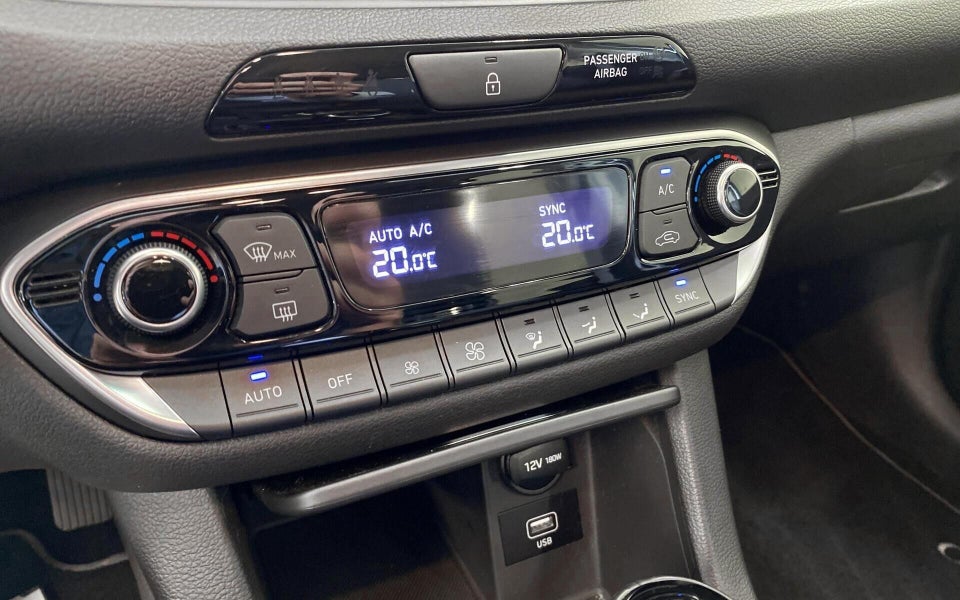 Hyundai i30 1,0 T-GDi mHEV Essential DCT 5d