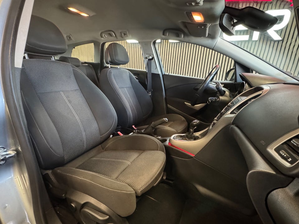 Opel Astra 1,4 T 140 Enjoy Sports Tourer 5d
