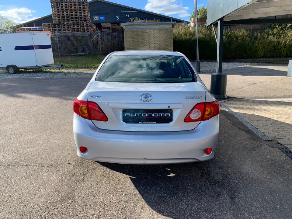 Toyota Corolla 1,6 Luna 4d