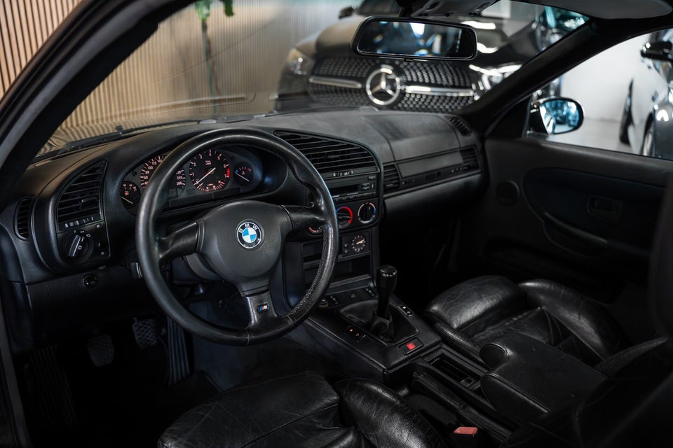 BMW 323i 2,5 Coupé 2d