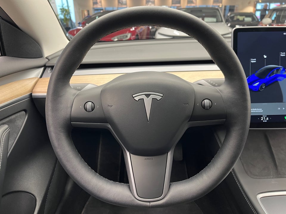 Tesla Model 3 Standard Range+ RWD 4d