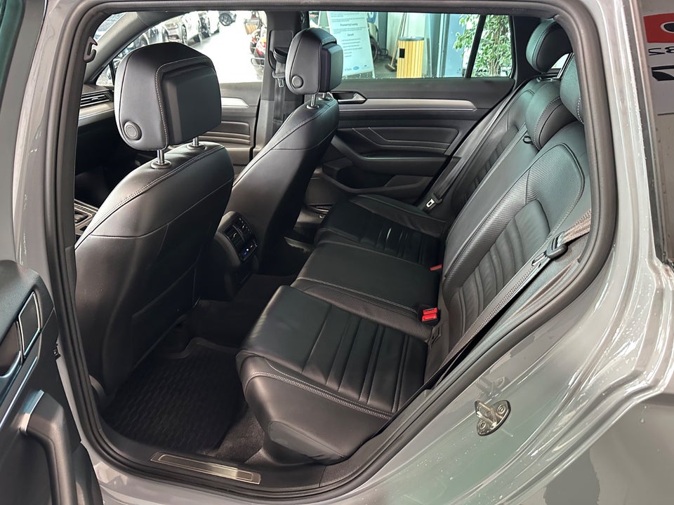 VW Passat 2,0 TSi 272 R-line Variant DSG 4Motion 5d