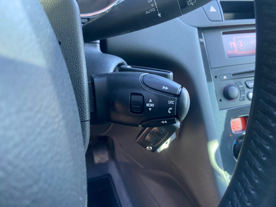 Peugeot 5008 1,6 BlueHDi 120 Style 7prs 5d