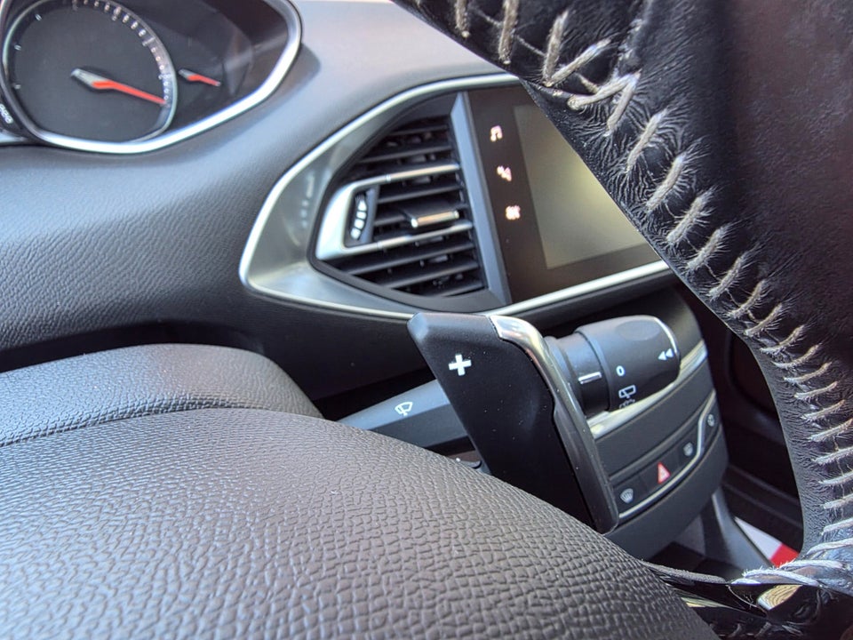 Peugeot 308 1,2 PureTech 130 Selection Sky SW EAT8 5d