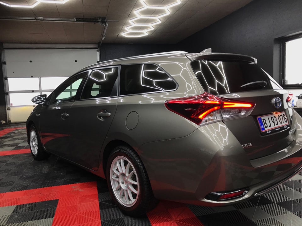 Toyota Auris 1,8 Hybrid H2 Style Touring Sports CVT 5d