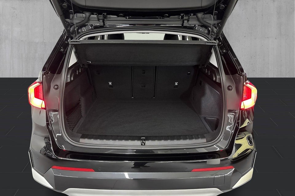 BMW iX1 eDrive20 X-Line 5d