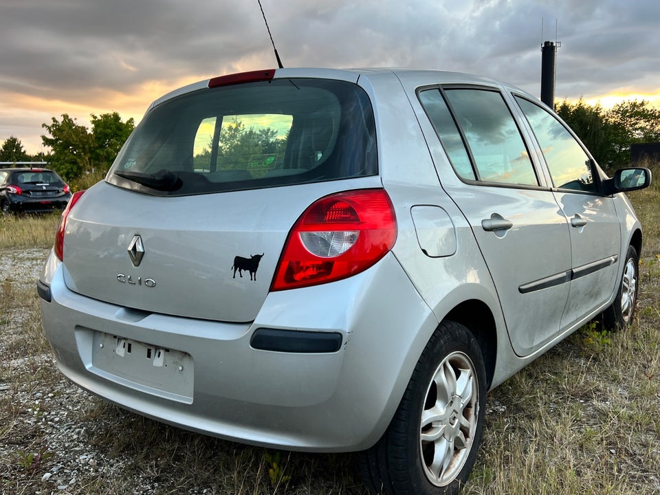 Renault Clio III 1,5 dCi 68 Authentique 5d
