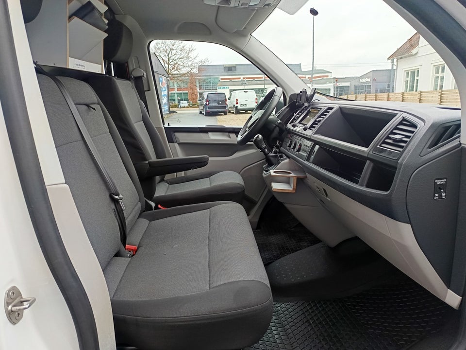 VW Transporter 2,0 TDi 102 Kassevogn lang