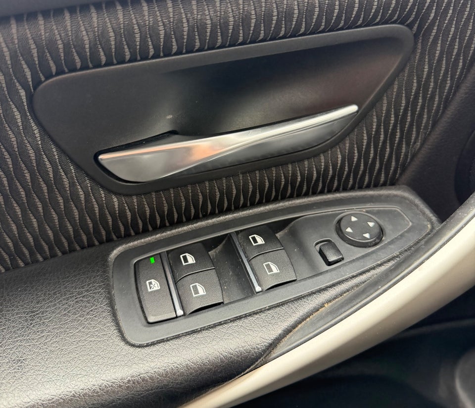 BMW 320d 2,0 Touring aut. 5d