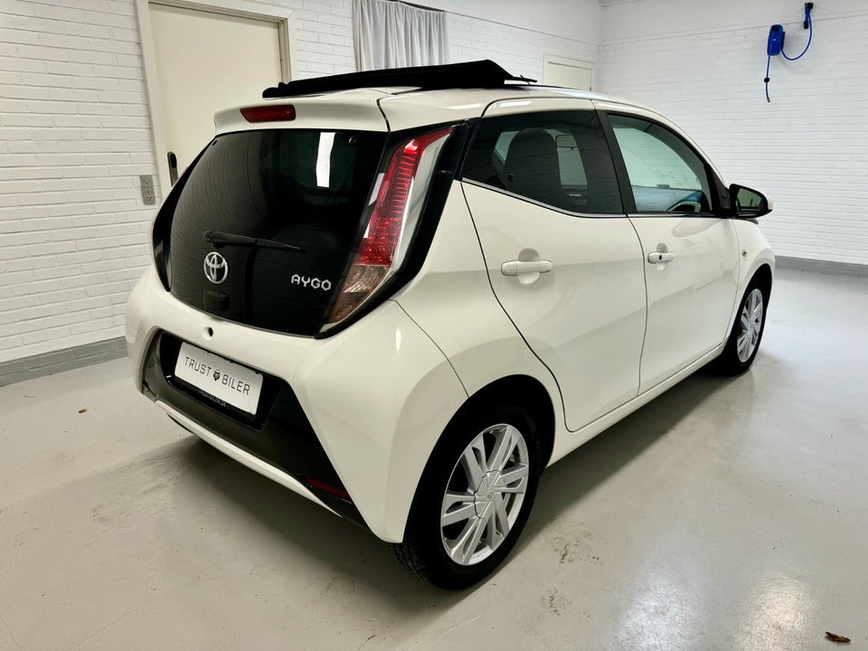 Toyota Aygo 1,0 VVT-i x-wave 5d