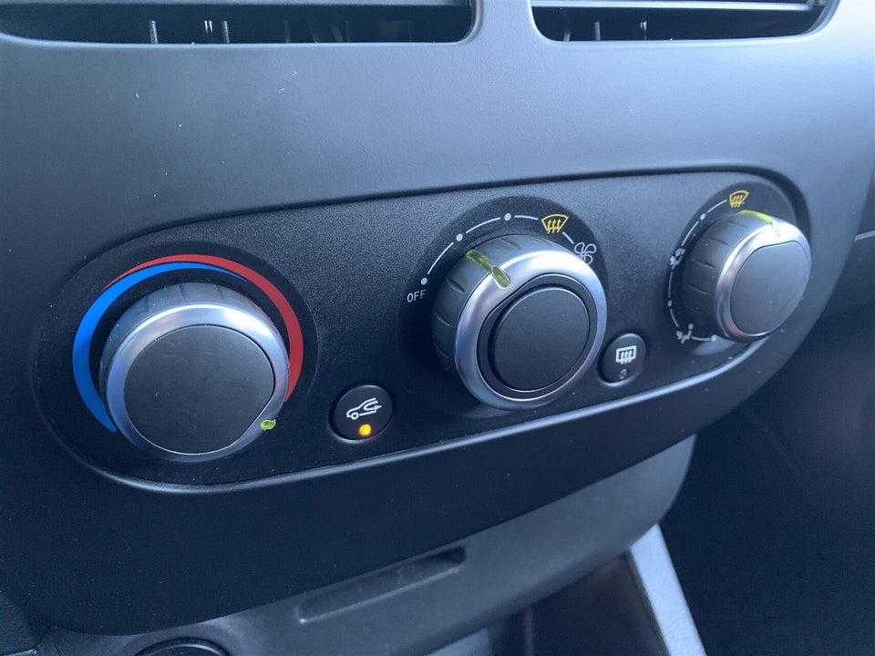 Renault Clio IV 1,2 16V Authentique 5d