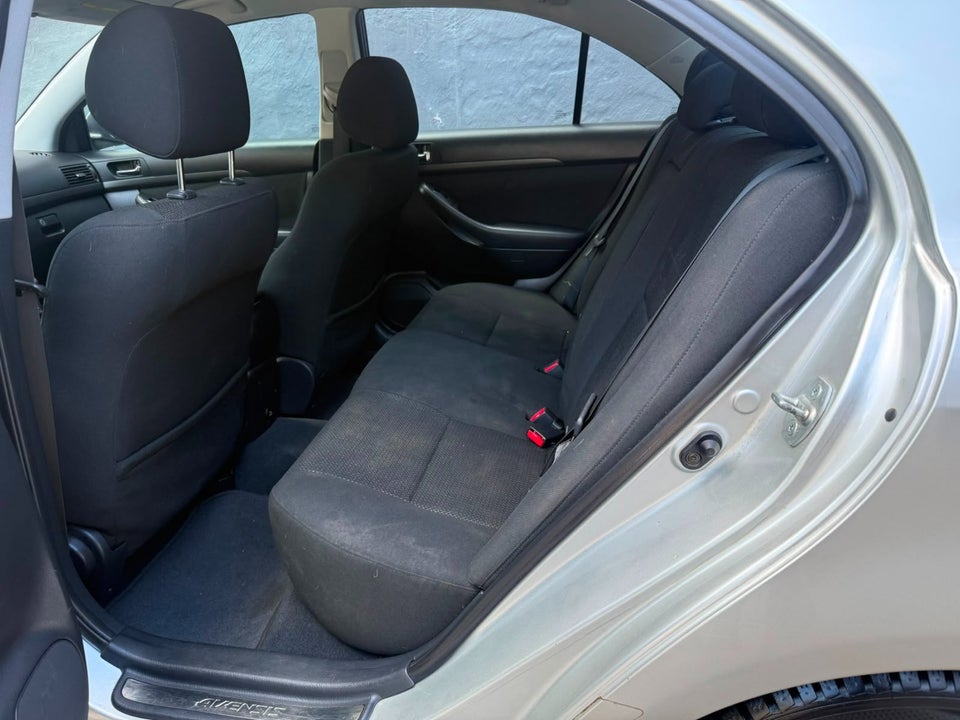 Toyota Avensis 2,0 Sol 5d