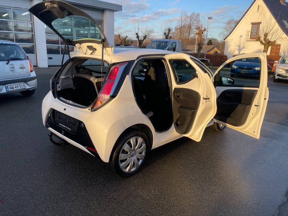 Toyota Aygo 1,0 VVT-i x-play 5d