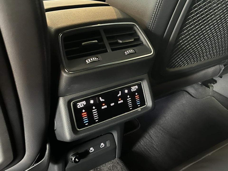 Audi Q8 e-tron 55 S-line Sportback quattro 5d