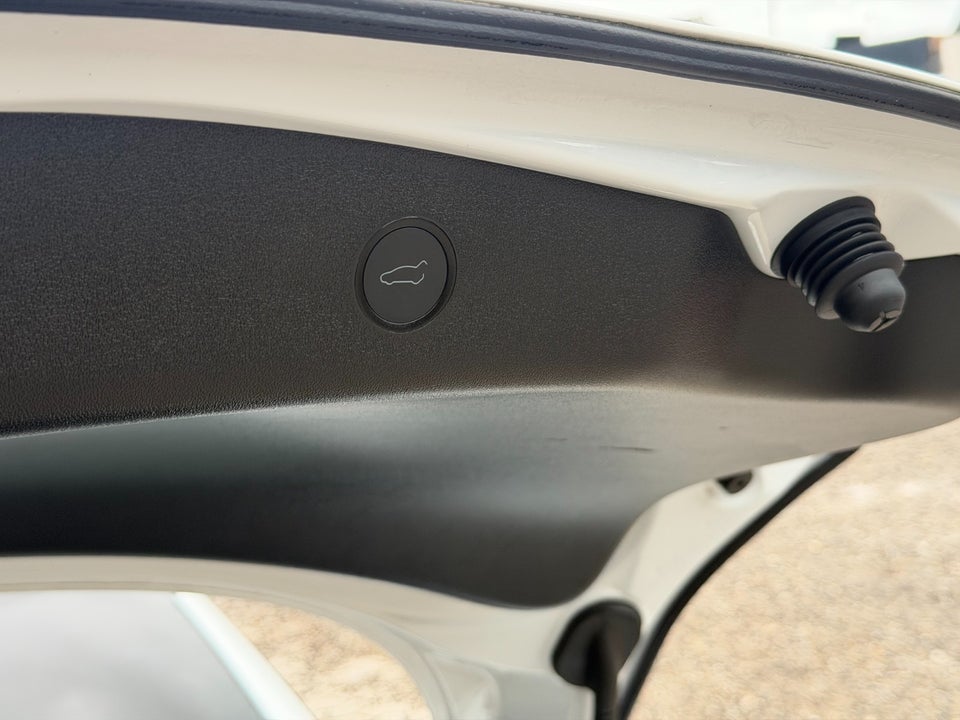 Tesla Model 3 Long Range AWD 4d